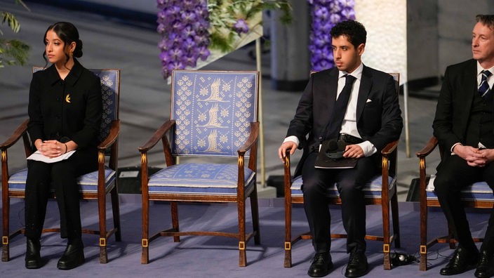 Die Zwillinge von Narges Mohammadi bei der Friedensnobelpreisvereihung in Oslo
