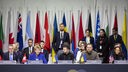 Vertreter der Schweiz, Ukraine und den USA sitzen zusammen bei der Schweizer Friedenskonferenz
