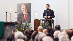 Karl Lauterbach spricht auf der Trauerfeier für Fritz Pleitgen