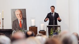 Hendrik Wüst spricht auf der Trauerfeier für Fritz Pleitgen
