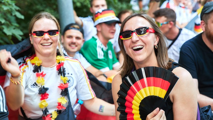 Atmosphäre beim Fanmarsch deutscher Fans anlässlich des Achtelfinalspiels ihrer Mannschaft in Dortmund