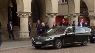 Die letzten Autokonvois der G7-Außenminister vor dem Rathaus in Münster