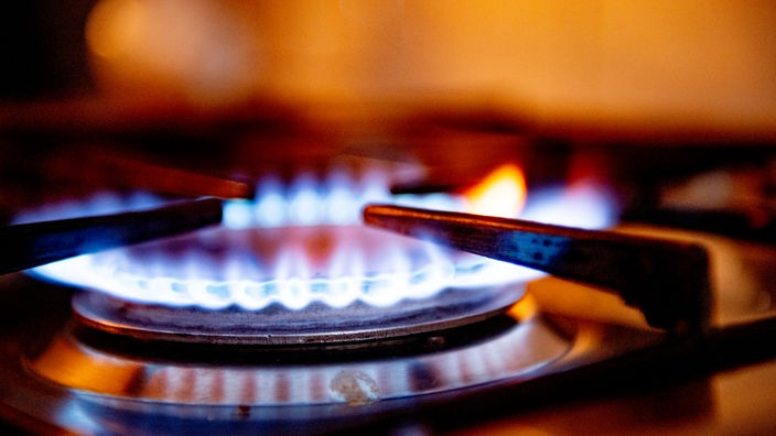 Gas- oder Strom-Anbieter wechseln? Wie man jetzt Hunderte Euro sparen kann  - Nachrichten - WDR
