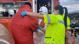 Drei blinde Passagiere aus Nigeria wurden am Montag auf den Kanarischen Inseln von der spanischen Küstenwache gerettet