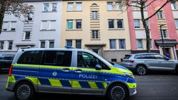 Polizeiauto bei Razzia gegen Schleuser-Netzwerk in Gelsenkirchen