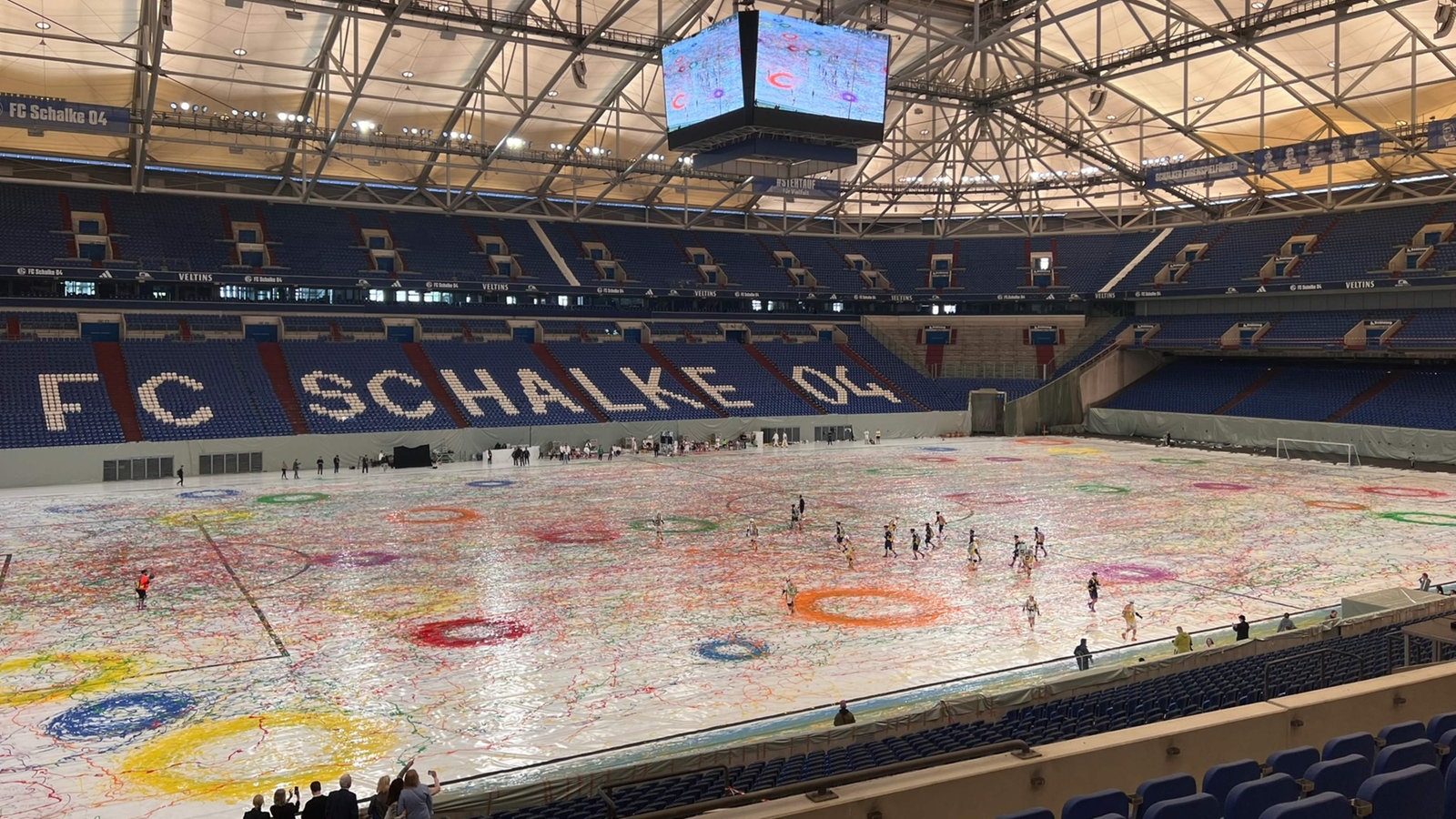 World’s Largest Painting Created on Schalke’s Veltinsarena Field Sets New Record