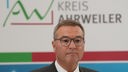 Der Erste Beigeordnete Horst Gies eröffnet die Sitzung des Kreistages des Kreises Ahrweiler