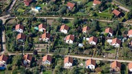 Siedlung mit Einfamilienhäusern aus der Luft