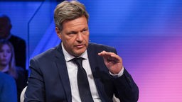 Robert Habeck (Bündnis 90/Die Grünen), Bundesminister für Wirtschaft und Klimaschutz, ist in der Talkshow "Maischberger" der ARD zu Gast
