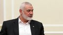 Auf diesem vom iranischen Präsidialamt veröffentlichten Foto sitzt Hamas-Chef Ismail Hanija bei einem Treffen mit Präsident Masoud Pezeshkian im Präsidialamt (30.07.2024)