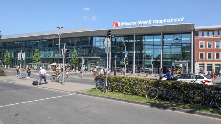  Glasfassade des Hauptbahnhofs in Münster