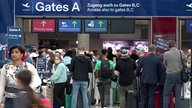 Reiseverkehr zum Start der Herbstferien am Düsseldorfer Flughafen