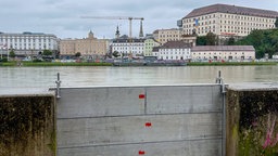 Hochwasser-Schutzwand in Linz in Österreich