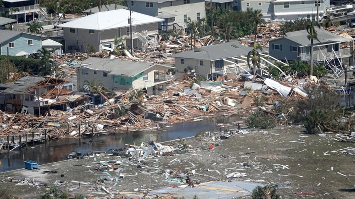 Die Luftaufnahme zeigt schwere Schäden nach dem Hurrikan Ian in Fort Myers in Florida.