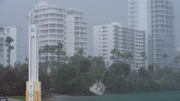 Boot kippt in Sarasota in Florida während Hurrikan Milton.