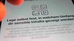 Bei Instagram lassen sich generell sensible Inhalte deaktivieren – aber es gibt keine speziellen Einstellmöglichkeiten für Kinder