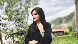 Mahsa Amini, 22, stirbt im Iranischen Kasra Hospital nachdem sie von der Polizei verhaftet wurde