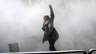Protestierende Frau im Iran