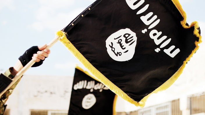 Symbolbild: Flaggen der sogenannten Terrormiliz "Islamischer Staat"
