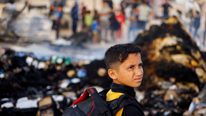 Palestinischer Junge nach Israel Angriffs in Rafah