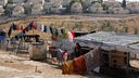 Israelische Siedlung in direkter Nähe zu palästinensischem Wohnhaus
