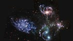 Stephans Quintett, aufgenommen vom James Webb Space Telescope (JWST), eine visuelle Gruppierung von fünf Galaxien, in einem neuen Licht.