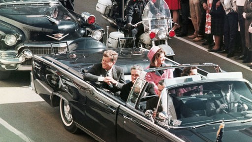 Wagenkolonne mit John F. Kennedy am Tag des Anschlags (22.11.1963) in Dallas