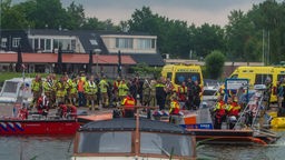 Mehrere Not- und Rettungsdienste sind im Einsatz, eingesetzt, nachdem eine deutsche Familie beim Kanufahren auf dem Veluwemeer verunglückt ist. 