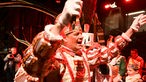 Kostümierter Feiernder an Karneval in Köln