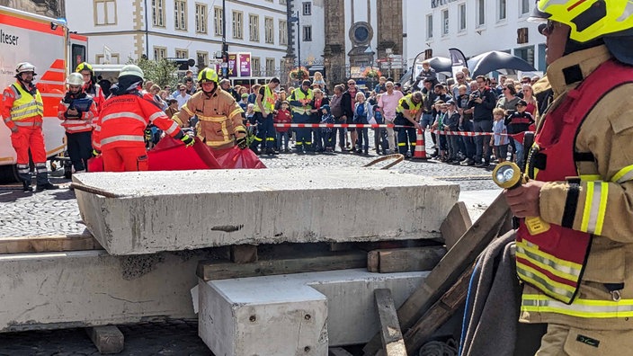 Übungseinsatz mit verschütteten Personen - Hier kommen alle 7 Hilfsorganisationen gleichzeitig zum Einsatz