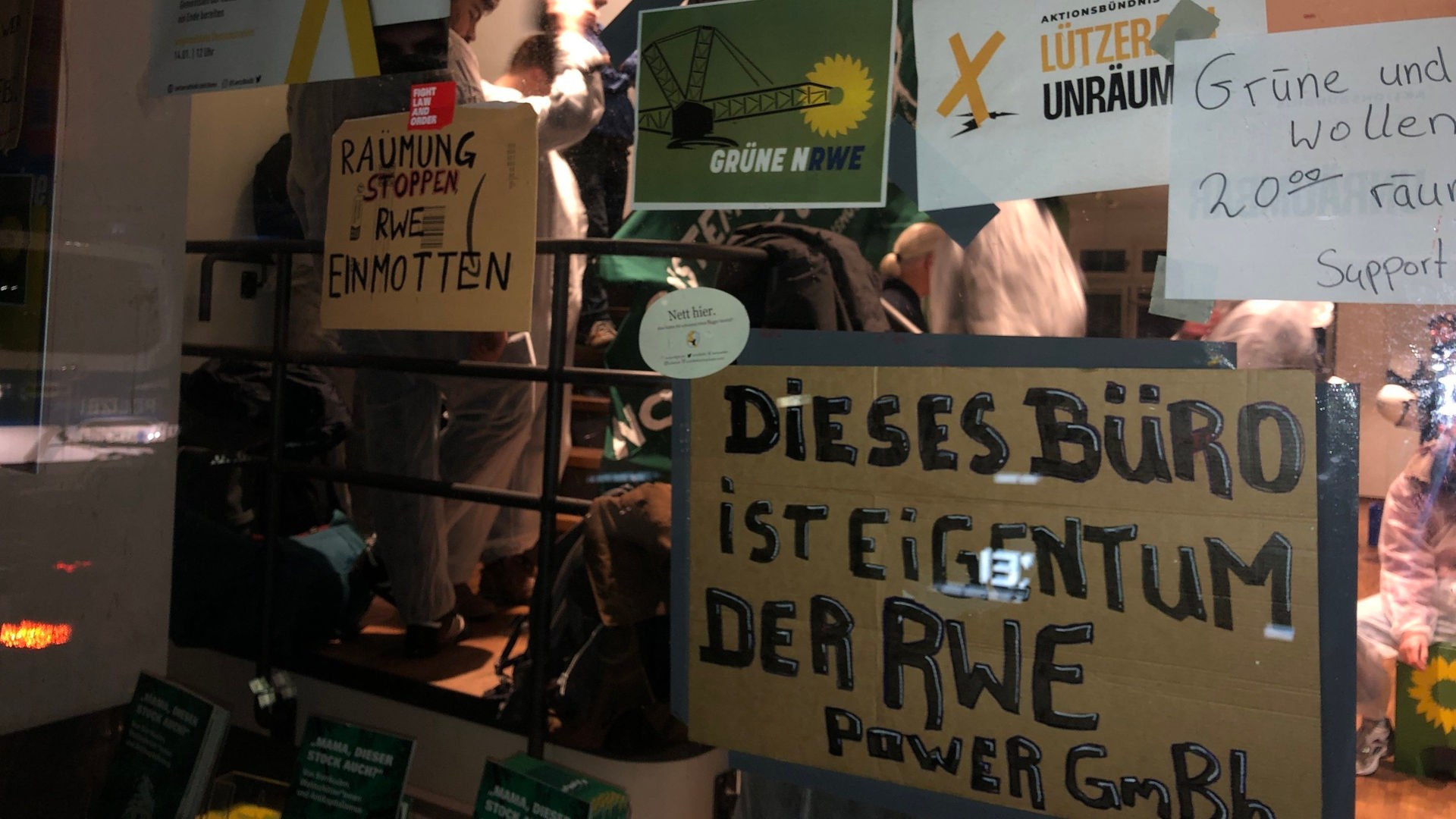 Nach zehn Stunden Besetzung: Grüne lassen Parteizentrale räumen - Rheinland  - Nachrichten - WDR