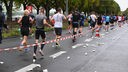 Läufer auf der Strecke des Generali Köln Marathon