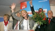 SPD-Spitzenkandidatin Hannelore Kraft jubelt zum Wahlsieg, NRW-Landtagswahl Mai 2010