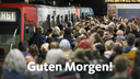 Passanten in der Kölner U-Bahn-Haltestelle Neumarkt