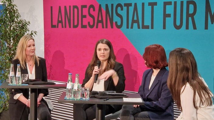 Leonie Lutz und Saskia Engelhardt (v.l.n.r.)