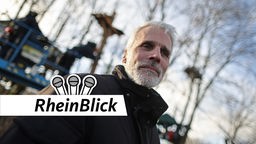 Der Aachener Polizeipräsident Dirk Weinspach vor einem Protestdorf in Lützerath