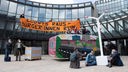 Aktivisten von Extinction Rebellion vor dem Landtag in NRW