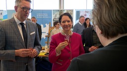 NRW-Landwirtschaftsministerin Silke Gorissen im Austausch mit Ausstellern aus NRW