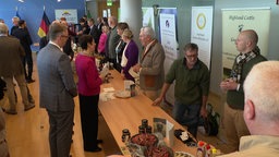 NRW-Landwirtschaftsministerin Silke Gorissen im Austausch mit Ausstellern aus NRW