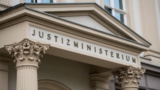 Der Eingang des Justizministeriums Nordrhein-Westfalen