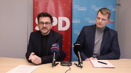 Die Landtag-Fraktionschefs Thomas Kutschaty (SPD, l) und Henning Höne (FDP)