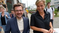 Thomas Kutschaty und Mona Neubaur vor dem Gespräch von SPD und Grünen