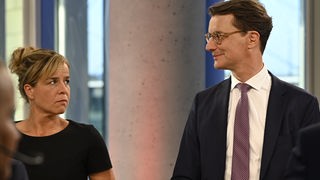 Grünen-Landeschefin Mona Neubaur und Ministerpräsident Hendrik Wüst (CDU)