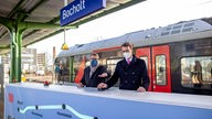 07.02.2022, Bocholt, Start der elektrifizierten Strecke: NRW-Ministerpräsident Hendrik Wüst und der damalige Bahnvorstand Ronald Pofalla (beide CDU)