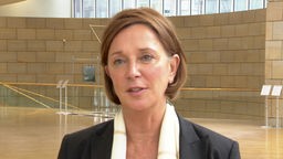 NRW-Schulministerin Yvonne Gebauer bei einem Pressegespräch (06.10.2021)