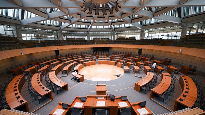Der Landtag in Düsseldorf vor der Sitzung der neuen Legislaturperiode