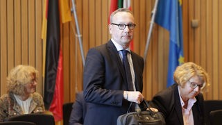 Benjamin Limbach (Grüne), NRW-Justizminister, bei der Sondersitzung Rechtsausschuss im Landtag.