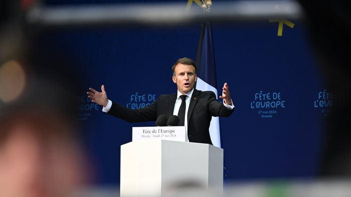 Emmanuel Macron, Präsident von Frankreich, spricht beim Europäischen Jugendfest «Fête de l'Europe» auf dem Neumarkt vor der Frauenkirche.