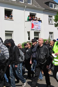Teilnehmer einer Demonstration gegen Neonazi-Aufmarsch