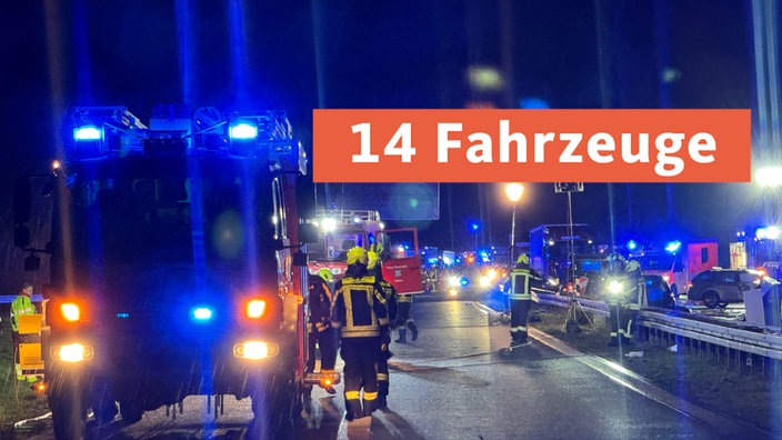 Einsatzkräfte am Unfallort auf der A31 bei Borken